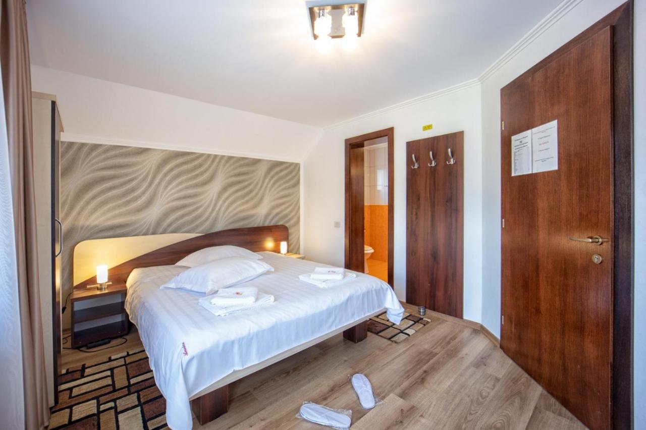 Amedeia Hotel Törcsvár Kültér fotó