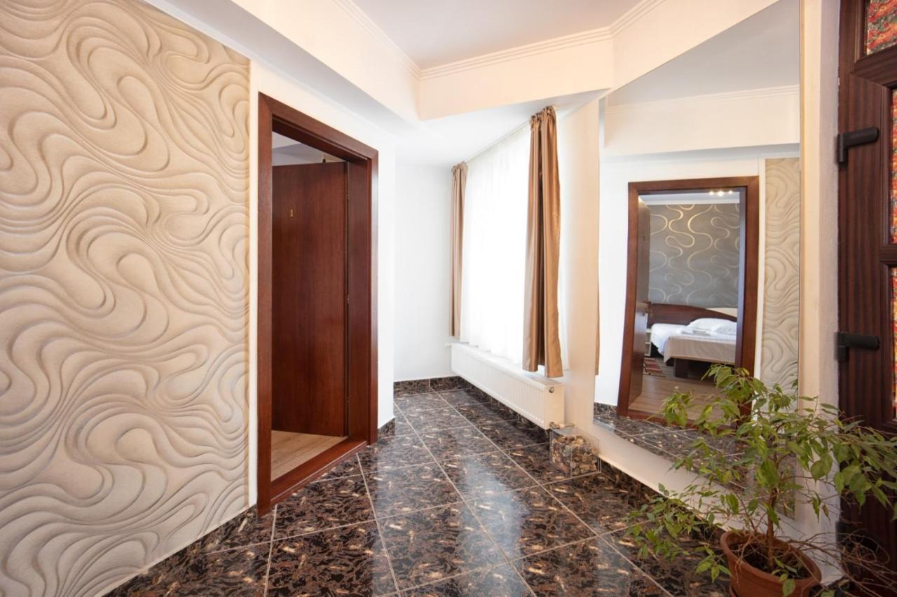 Amedeia Hotel Törcsvár Kültér fotó