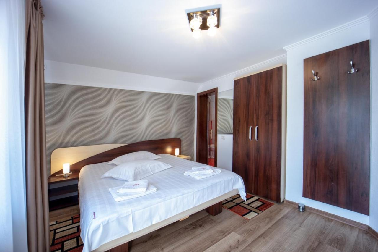 Amedeia Hotel Törcsvár Kültér fotó
